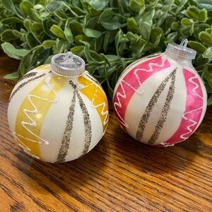 Plastic Cap,West Germany,D.G.B.M,Vintage,Christmas,Ornaments,Glittered,Set of‎ 2